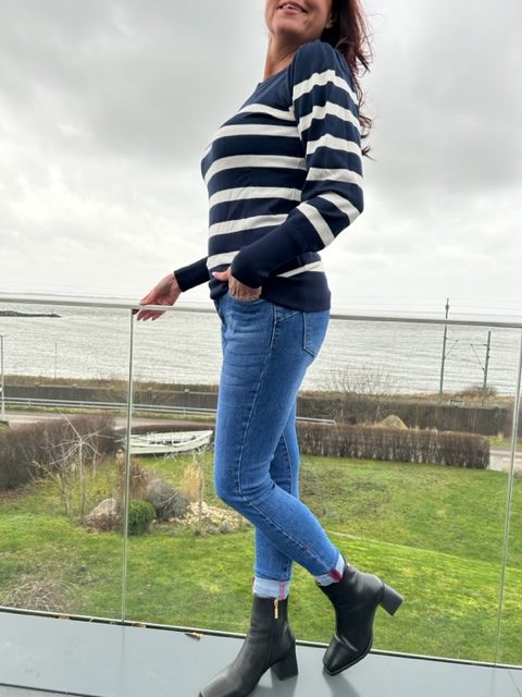 Randig mjuk finstickad tröja