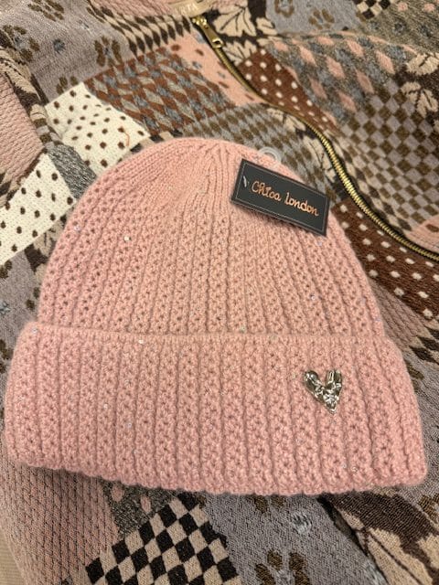 Rosa grovstickad mössa